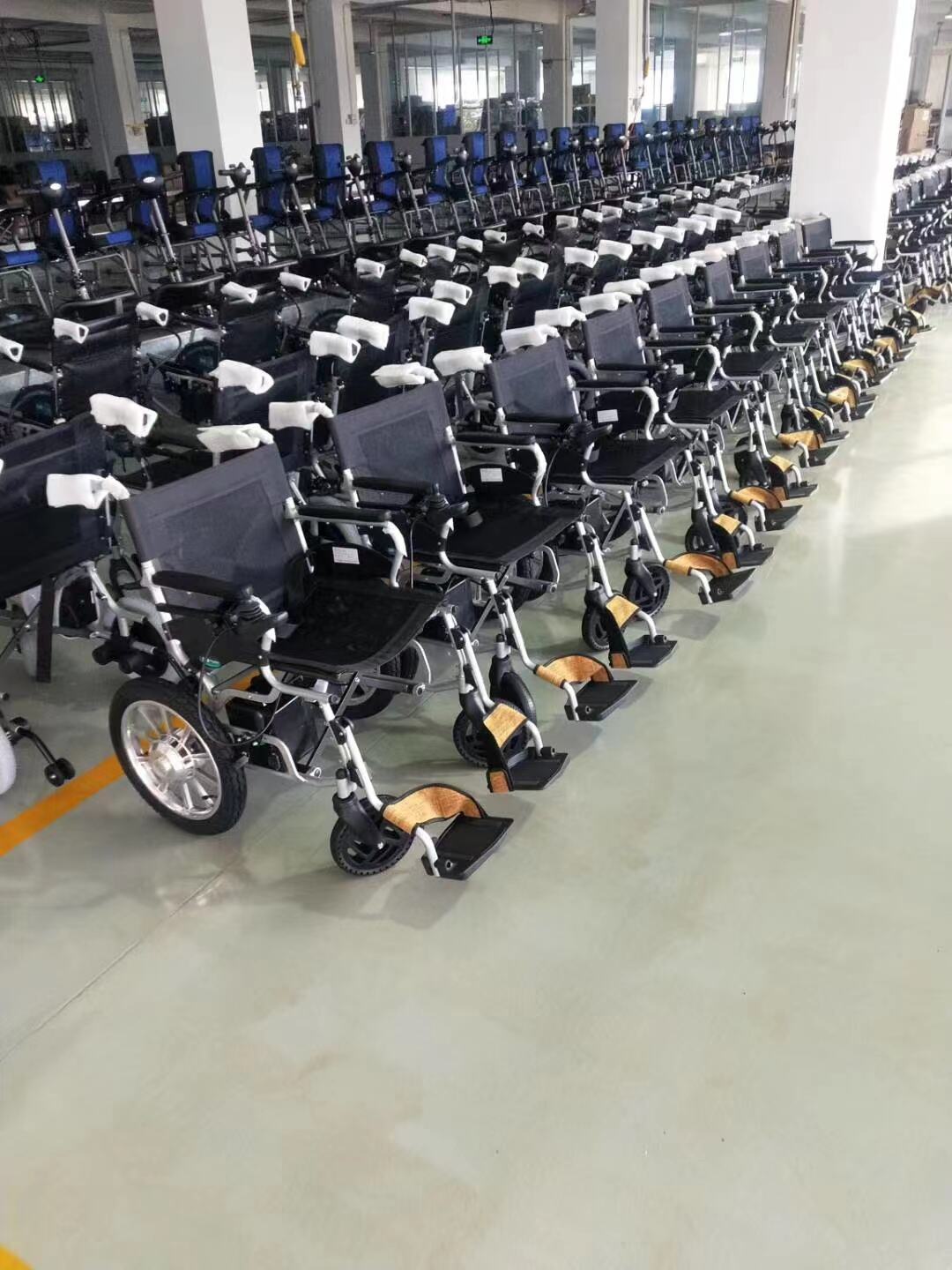 Lightweight Beach Wheelchair Portable Manual wheel chair with higher climbing wheels detachable sand chair factory