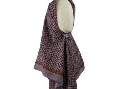 Chiffon vs Silk Hijab: Which Fabric Is Better for You?