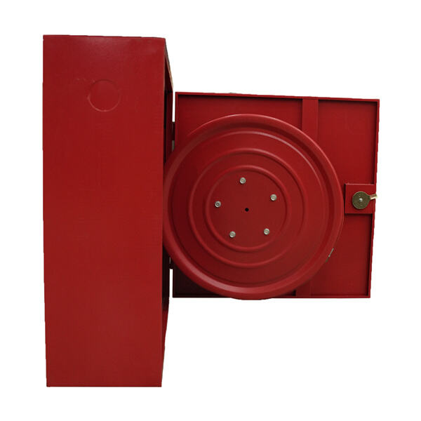 Comment utiliser efficacement une lance à incendie de meuble en cas de situation d'incendie d'urgence ?