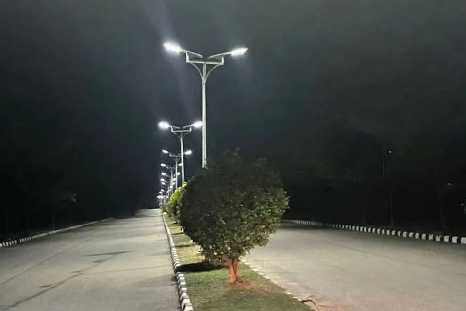 450pcs 7m 60w double arm solar light in Nigeria