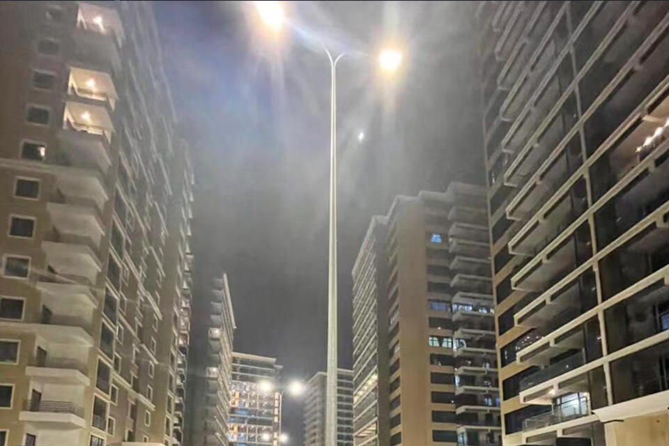 Lampa uliczna LED o mocy 150 W w Iraku