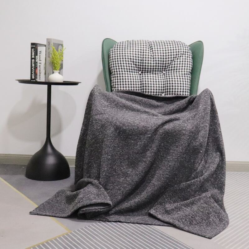 Coarse needle Black And White Color Fleece Blanket supplier