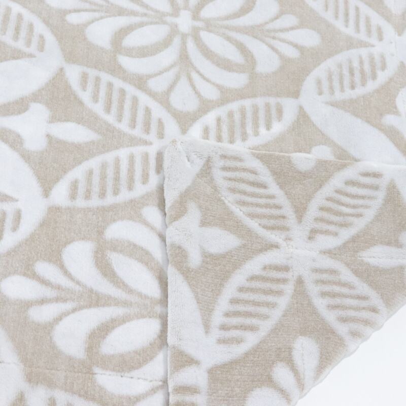 Flower Pattern Cutting Flannel Blanket details