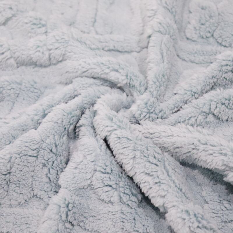 Blue Bear And Stripes Cutting Sherpa Blanket manufacture