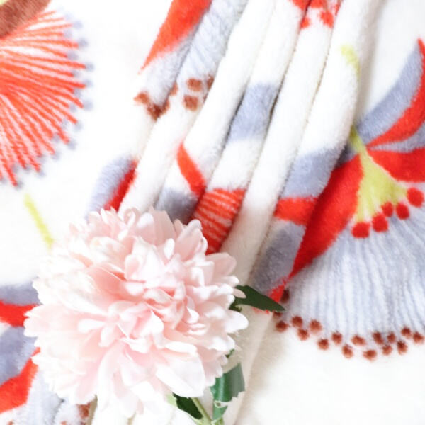 Floral Fleece Throw to Stay Warm and Stylish