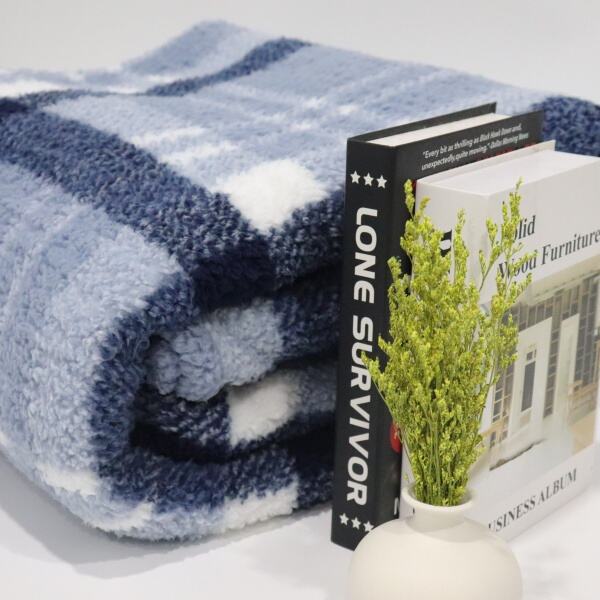 Experience ultimate relaxation with an extra large and ultra-soft throw.