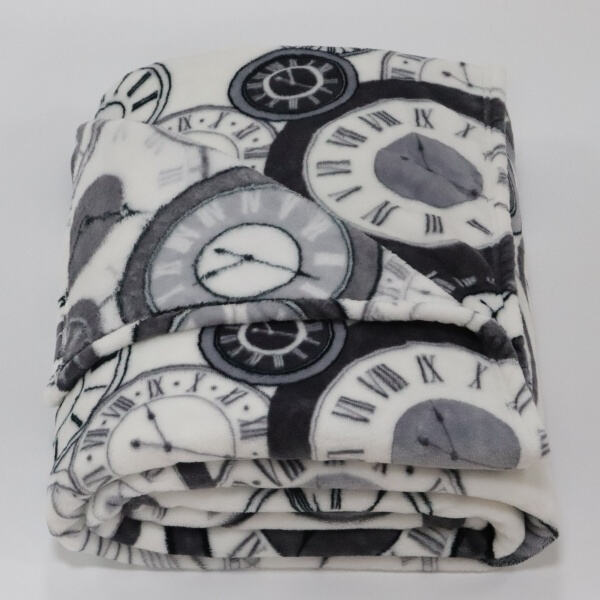 Transform your space with the most indulgent throw blanke