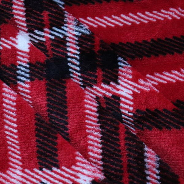 Benefits and uses of Red fleece fabric