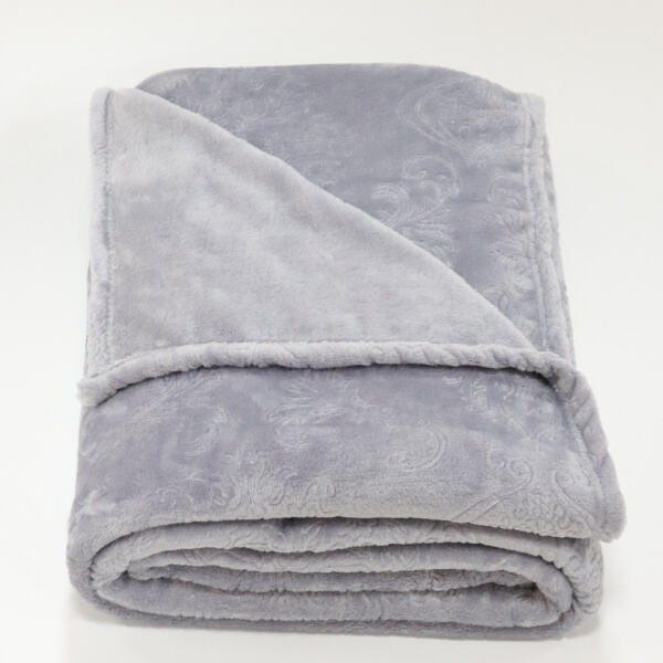 Save Money and Stay Comfortable with Fleece Blankets in Bulk