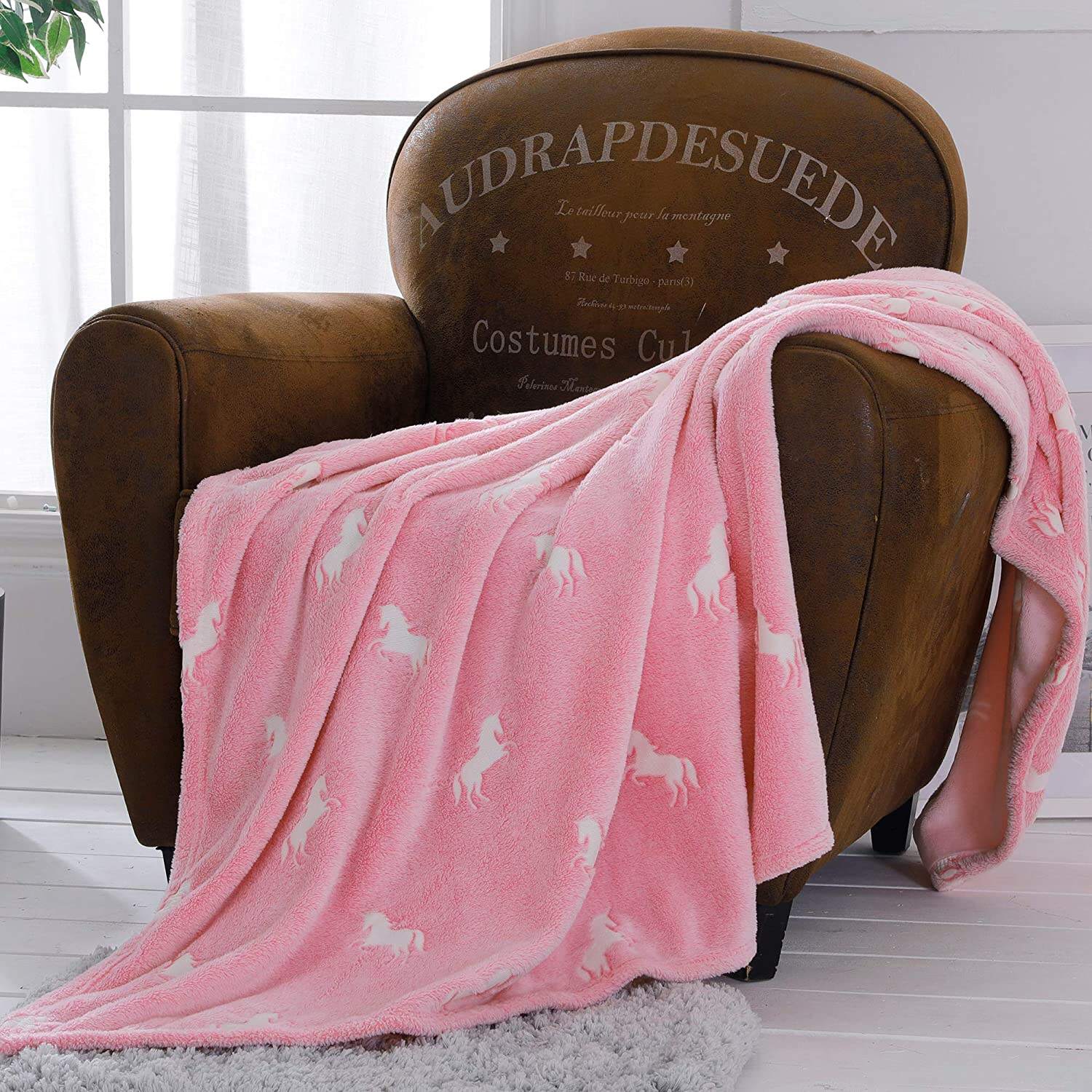 Hot Sell Glow In The Dark Blanket Stars Patterns Throw Flannel Sofa Bed Luminous Blanket manufacture