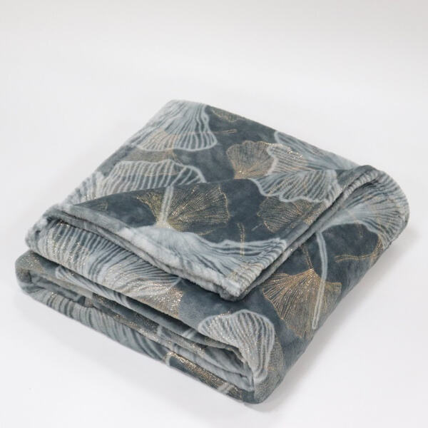 The Versatile Appeal of Fleece Throws