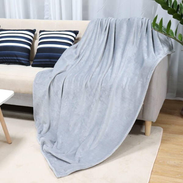 Luxurious Grey Fluffy Blankets To Redefine Your Bedding