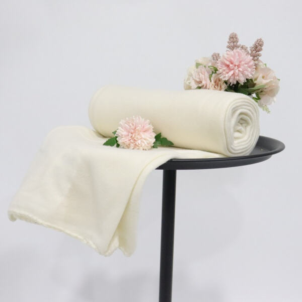 Feather-Light and Warm: The Ultimate White Blanket for Winter Months