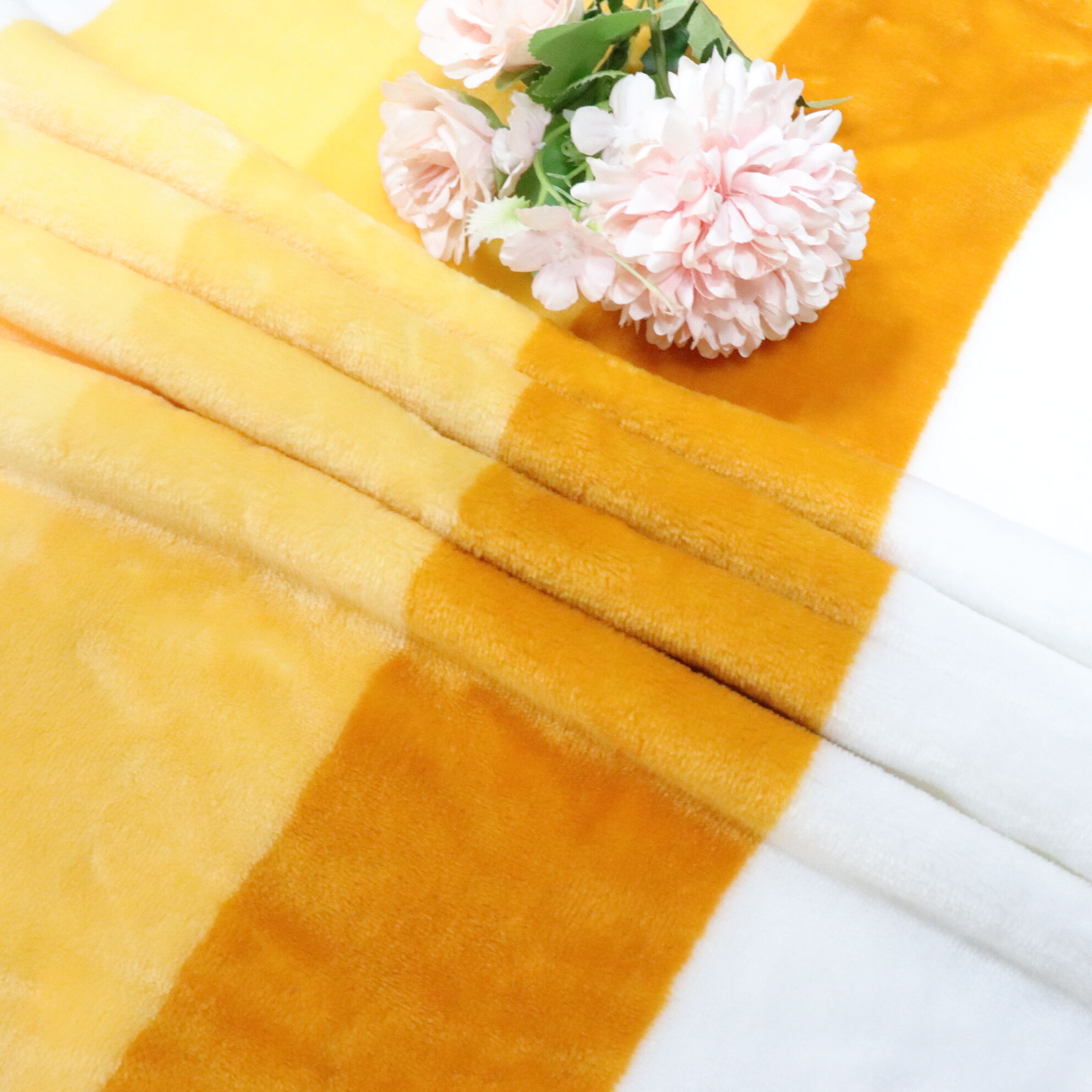 Sell high quality smooth feel 100% polyester  fabric plush  flannel  fabric home textile/ manufacture