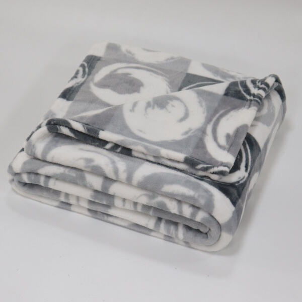 Thick Plush Blankets to Add Elegance in Your Home