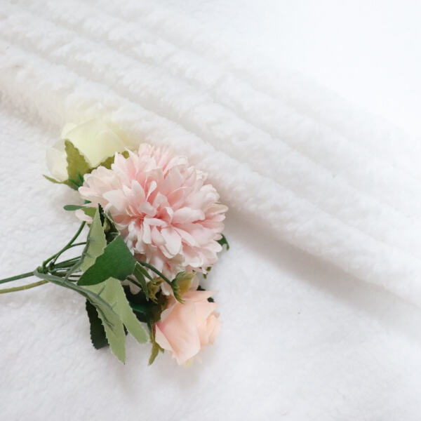 Jednoduché tipy na údržbu vašeho bílého fleeceového textilu