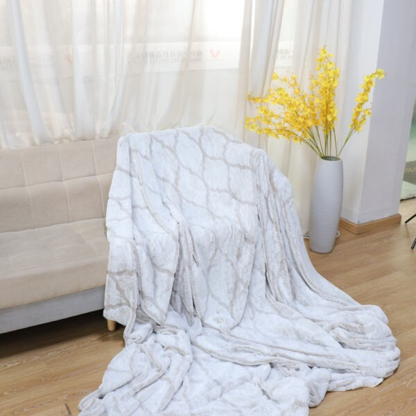 Plush throw blankets