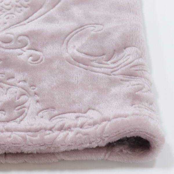 Stay warm and stylish with our fleece bedding