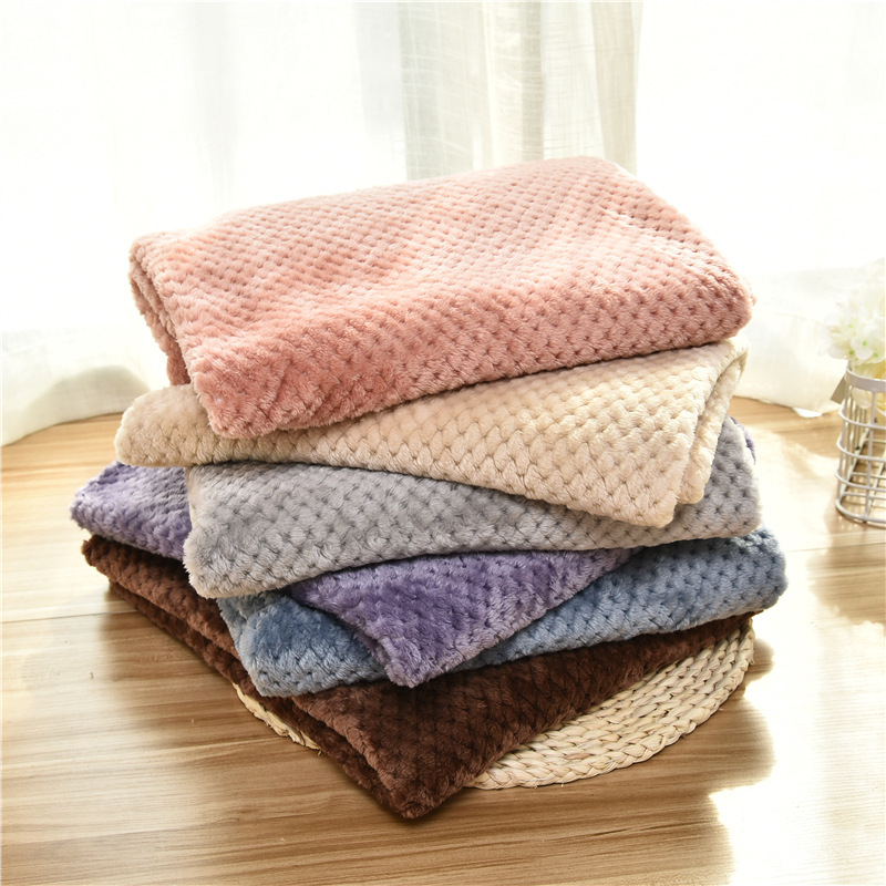 Lively Winter Factory Outlet Warm Soft Cozy Jacquard Pet Dog Small Custom Flannel Throw Blanket manufacture