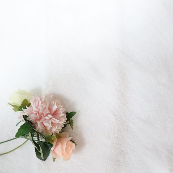 Zůstaňte teplí s luxusním bílým fleecem