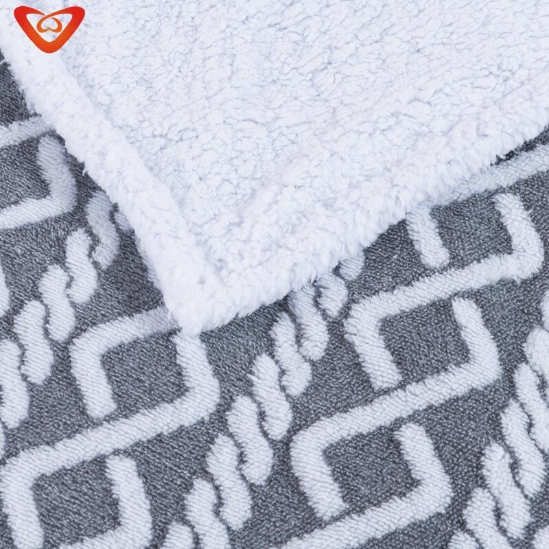 Factory Direct Supply 100% Polyester Double Solid Cationic Jacquard Sherpa Fleece Throw Blanket For Office manufacture