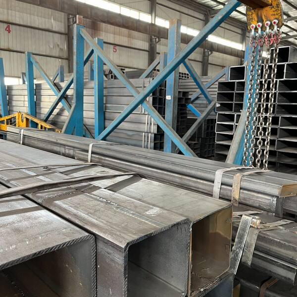 استكشاف المواد المختلفة المستخدمة في تصنيع أنابيب مربعة مقاس 1x1