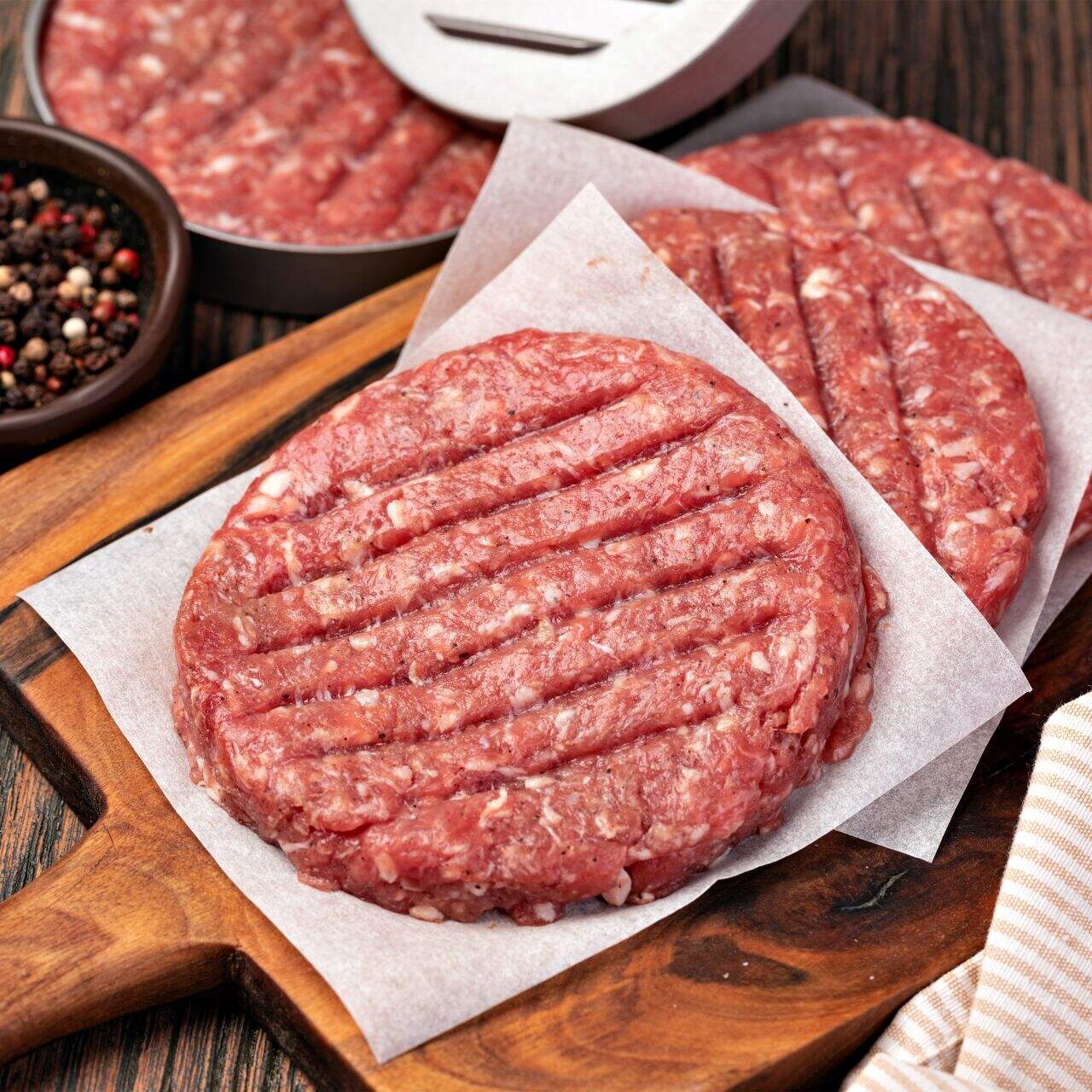 Yemek hazırlığı sırasında patty kağıdından faydalanmanın avantajları.