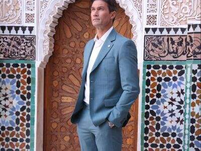 What color suit looks best on a guy?