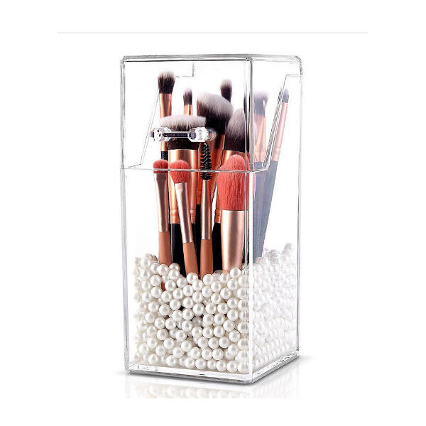 Choosing a Makeup Brush Holder