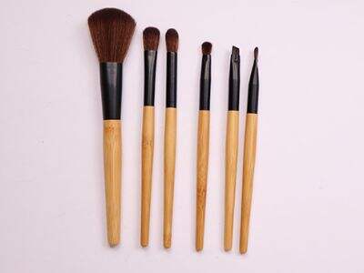 プロ用スタートキットに必須の10種類のメイクブラシ