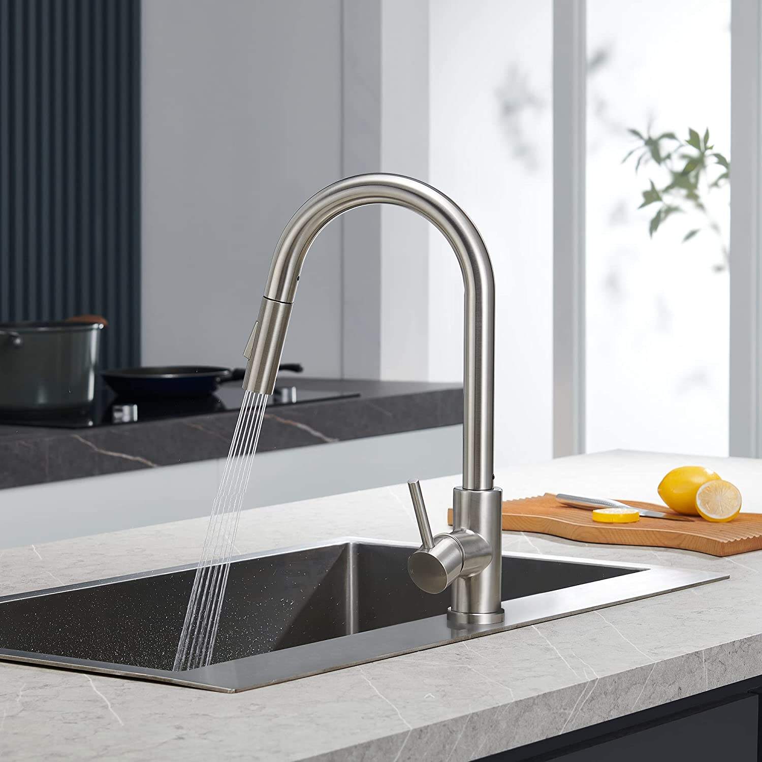 Gold Kitchen Tap with Pull-Down Sprayer Modern Stainless Steel Single Handle Pull Out Kitchen Mixer Tap manufacture