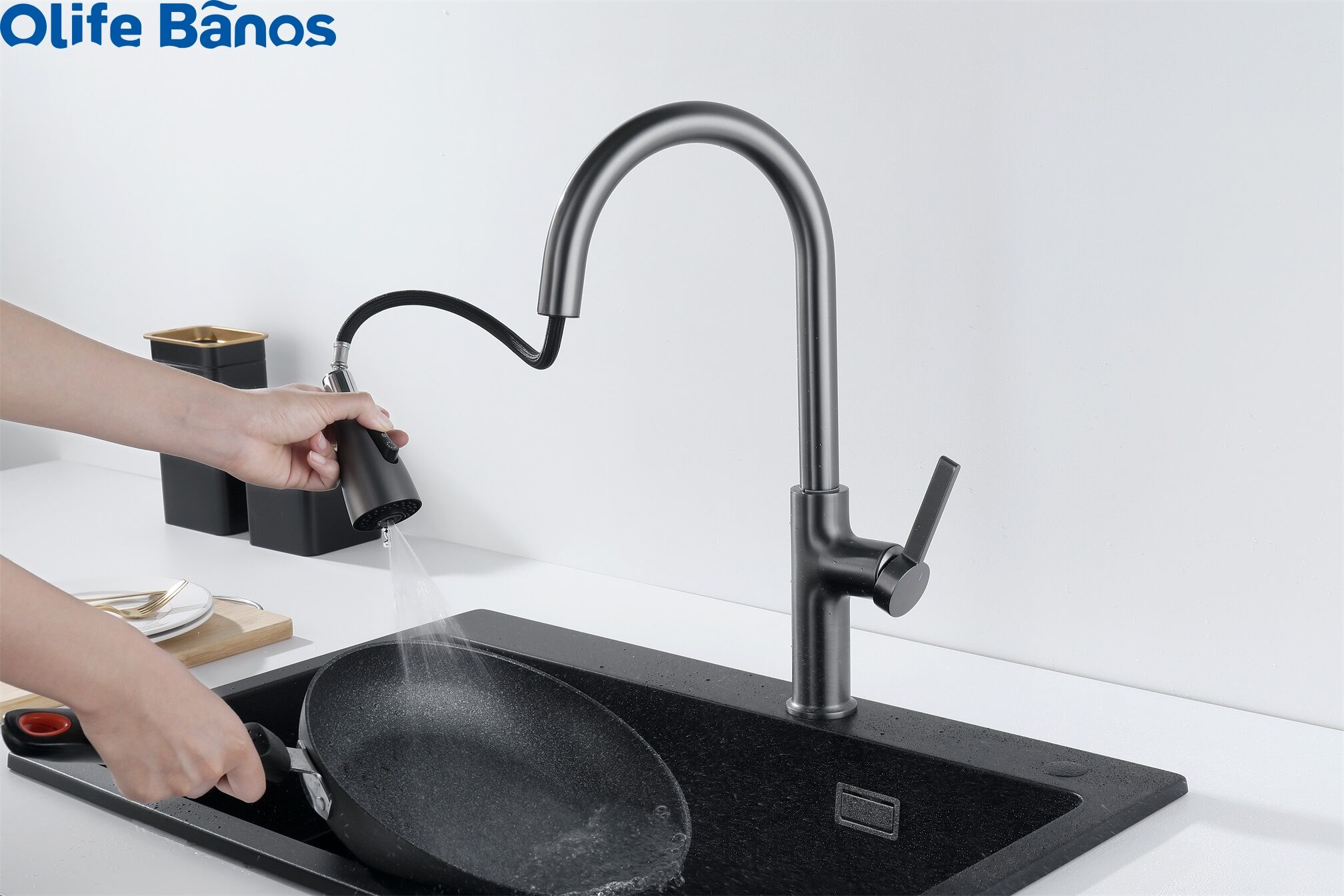 Taps Manufacturer Brass Long Flexible Hose Pull Down Rotating Single Sink Mixer Tap Hot And Cold Water Kitchen Sink Faucet factory