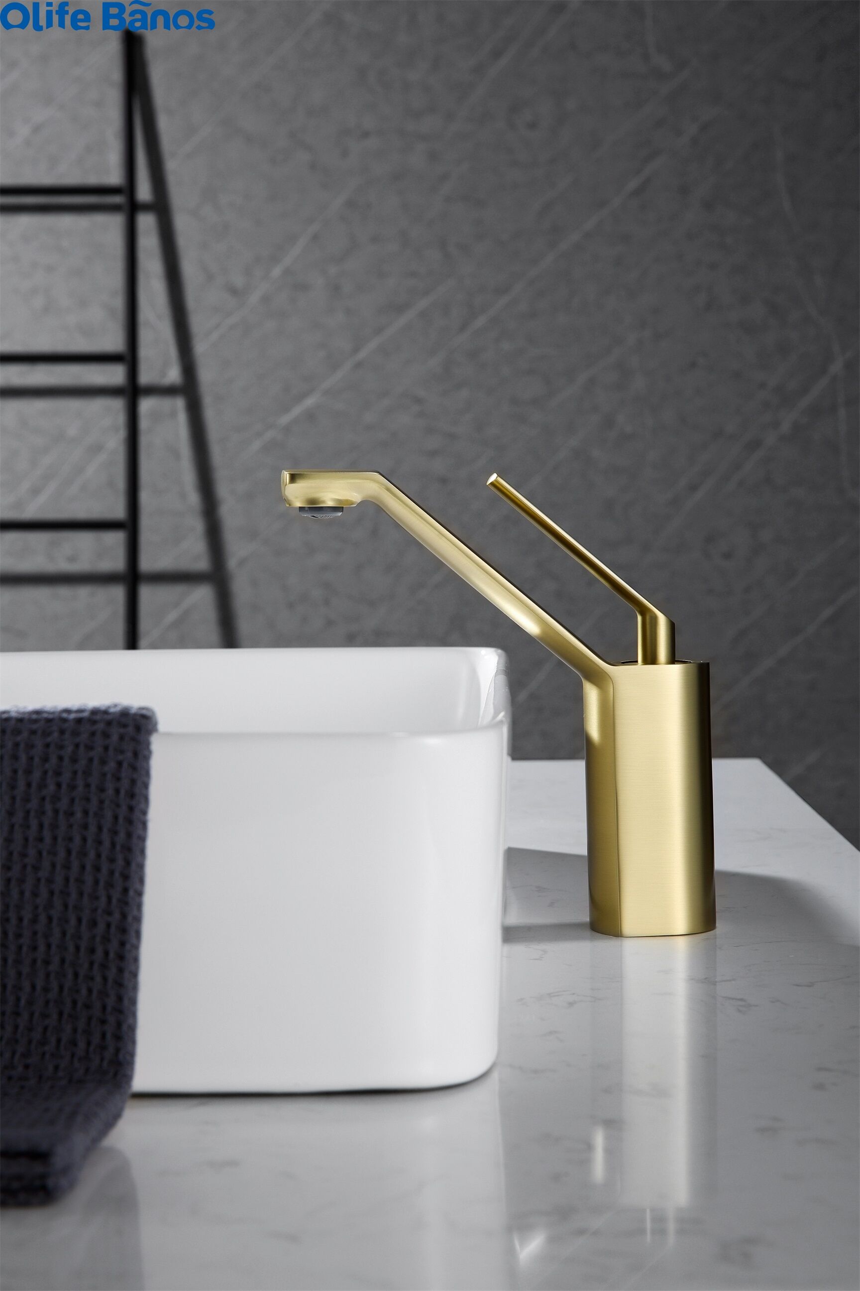 Olife Banos  Bird design Hot and cold bathroom mixer golden brush basin faucet water tap for hotel apartment supplier