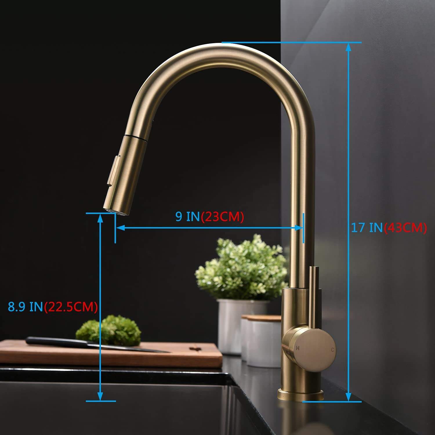 Gold Kitchen Tap with Pull-Down Sprayer Modern Stainless Steel Single Handle Pull Out Kitchen Mixer Tap manufacture