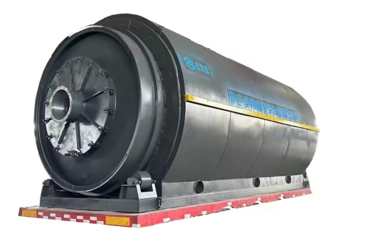 Why is there water in cracked waste tire oil?