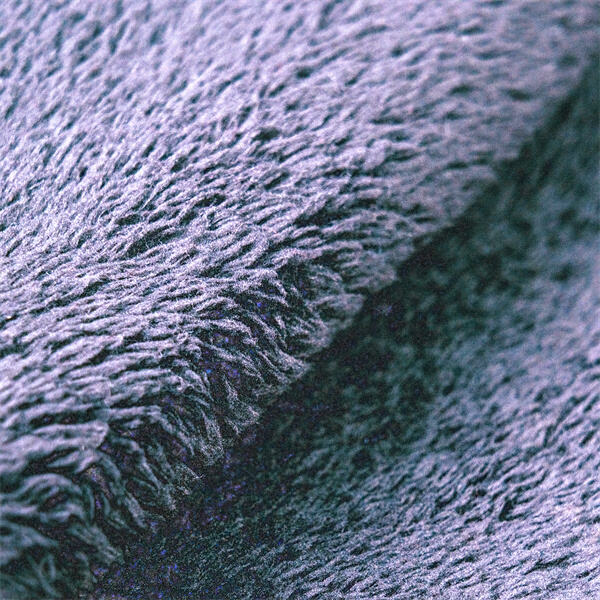 اكتشفي مرونة الصوف والقطن المخلوط في ملابس الأثليزير.