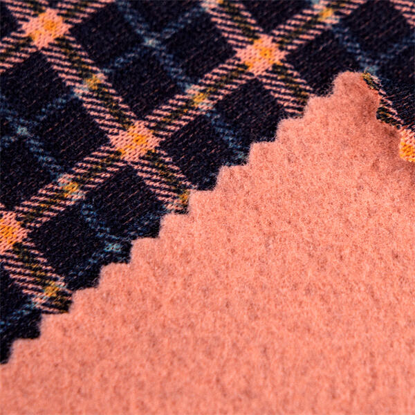 دلل نفسك بتجربة فاخرة باستخدام قماش نسيج مغطى بقطعة فروية.