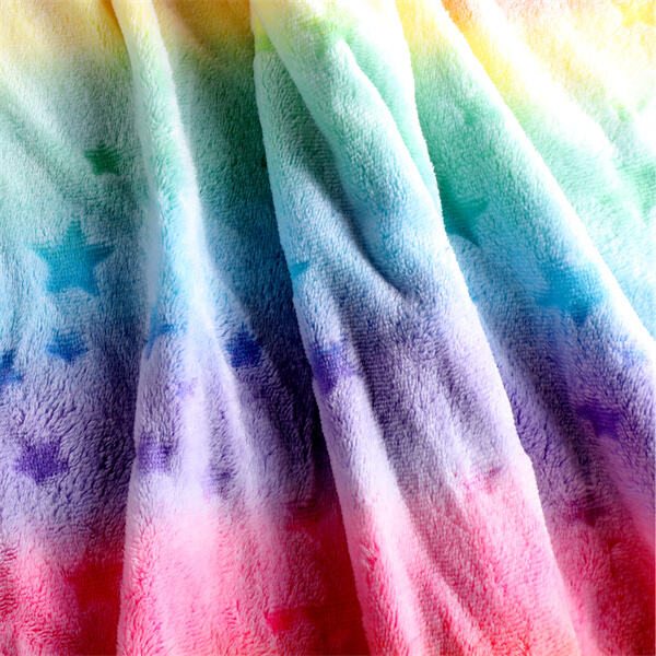 لفّ نفسك بالدفء مع قماش الكورال المخملي