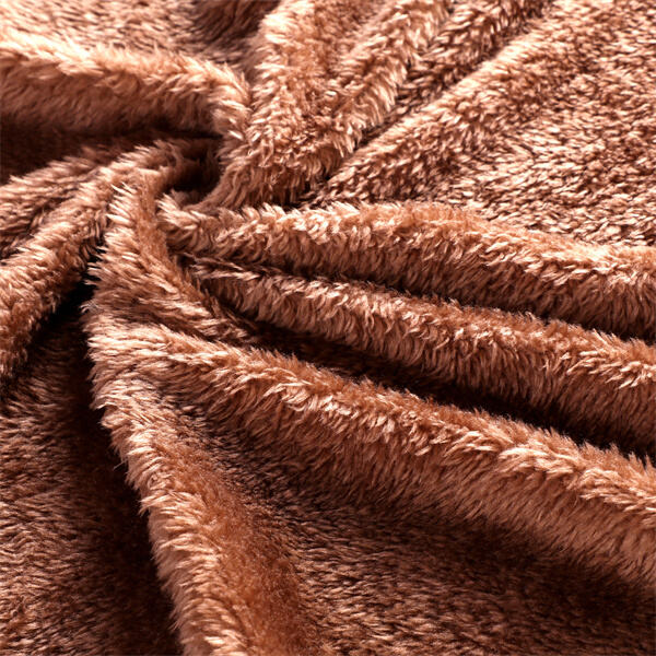 코럴 퍼 플리스로 겨울 옷장 업그레이드하세요