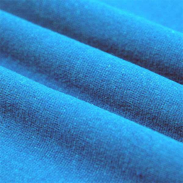 اجعل ملابسك الشتوية مريحة باستخدام قماش نسيج مغطى بقطعة فروية.