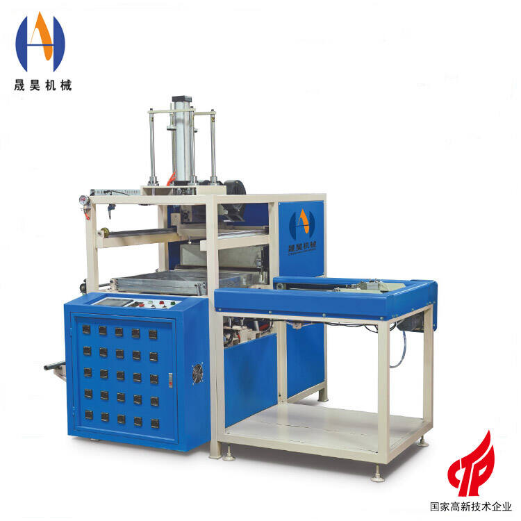 Vacuum suction molding machine