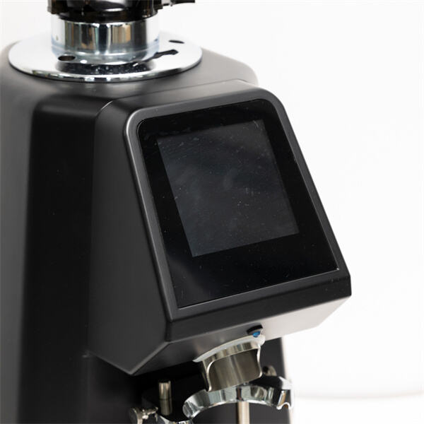 ودّع حبيبات القهوة الباهتة مع آلة صنع القهوة التي تحتوي على طاحن