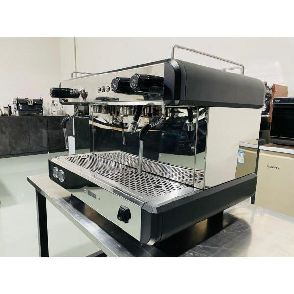 Understanding the Key Features of a Professional Espresso Machine
