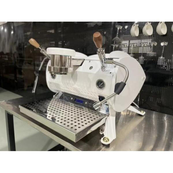Discover the most innovative and efficient commercial espresso makers on the market