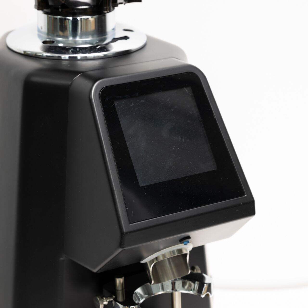 Say goodbye to stale coffee grounds with a grinder coffee maker