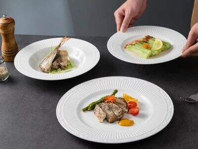 Hoe te komen tot overeenstemming van tafelgerei sets met restaurantthema's