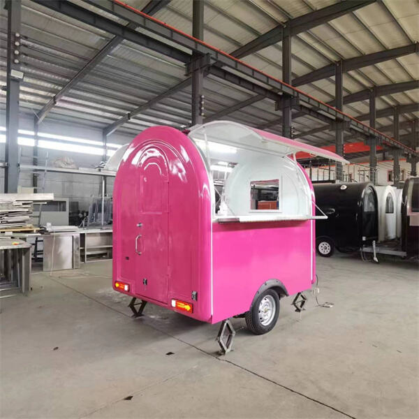 Get that smoky flavor on the go with our fully equipped BBQ food trailers