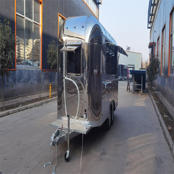 Die Vorteile eines mobilen Foodtrucks oder -trailers zu starten