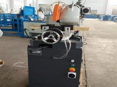 Ako prispôsobiť tvarovacie stroje pre rôzne polomery a typy materiálov?