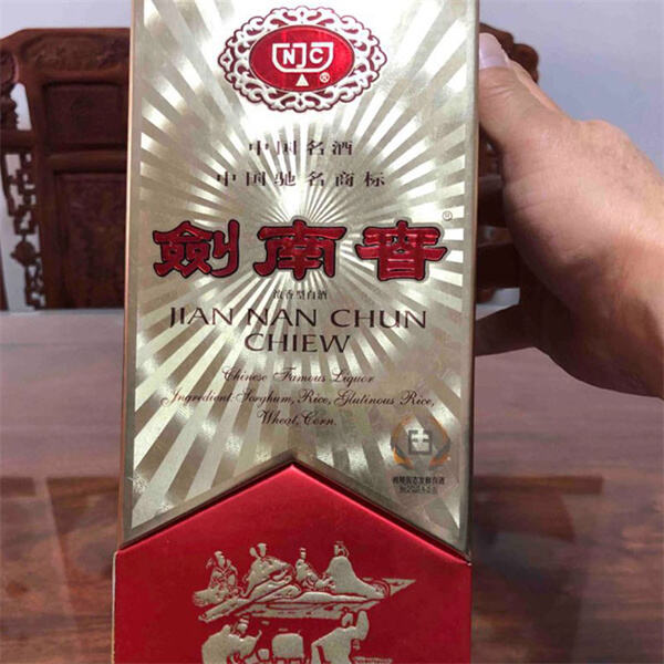 Tips and Tricks for Wrapping Wine Bottles Like a Pro